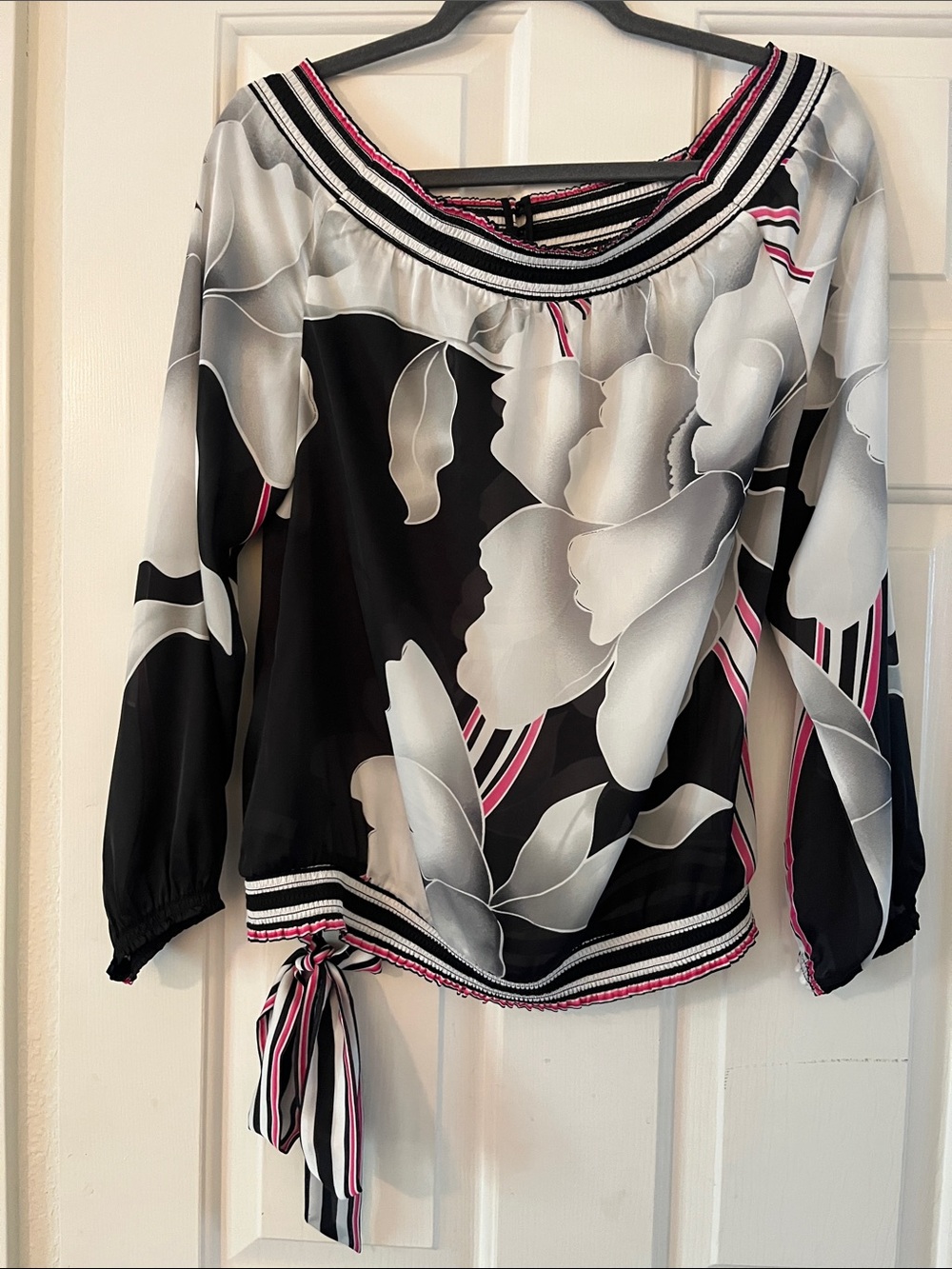 NWOT WHBM off the shoulder Black Floral Tie-Hem top, - Picture 3 of 3